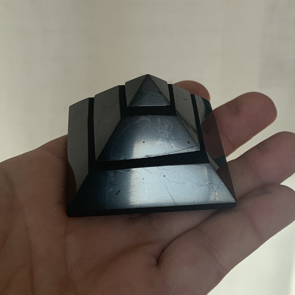 Grande pyramide de shungite Sakkara 600gr