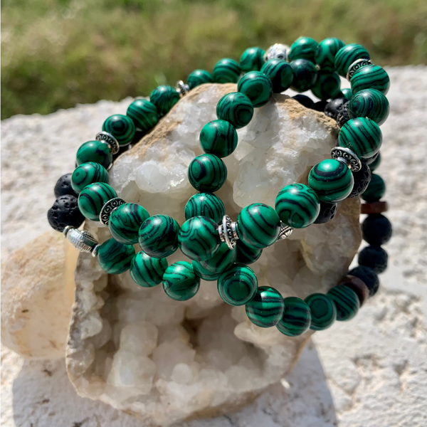 With which natural stones can Malachite be associated? 