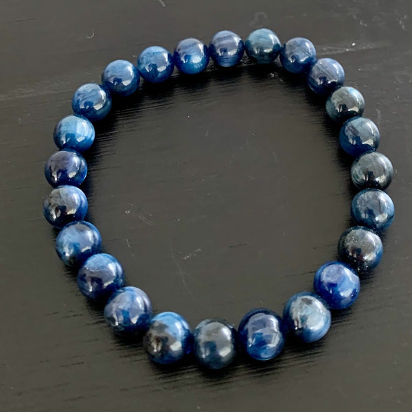 Le Bracelet en cyanite bleue, bienfaits énergétiques et beauté naturelle