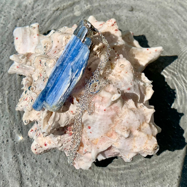 La cyanite bleue ou Kyanite, une pierre de communication et d'intuition