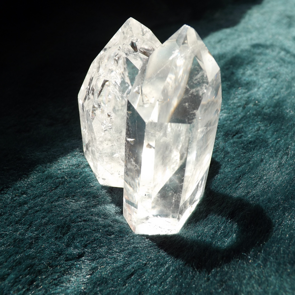Le Cristal de Roche ou Quartz Clair, une pierre polyvalente et puissante