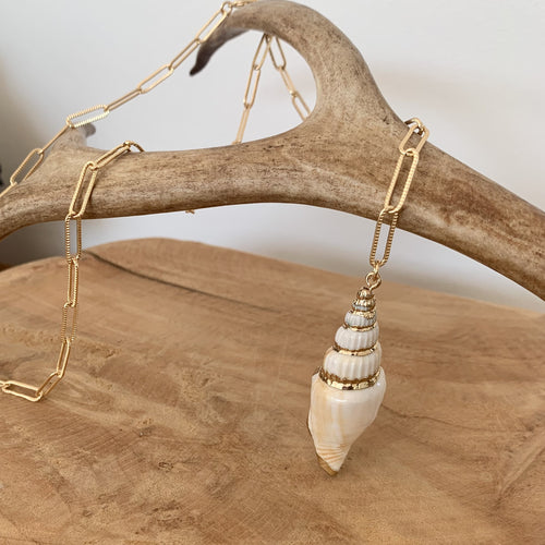 collier coquillage, sautoir Y avec triton, un bijoux boho d'été