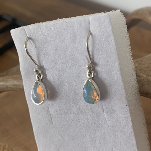 Boucles d'oreilles en opale d'Ethiopie, des gouttes d'opale véritable