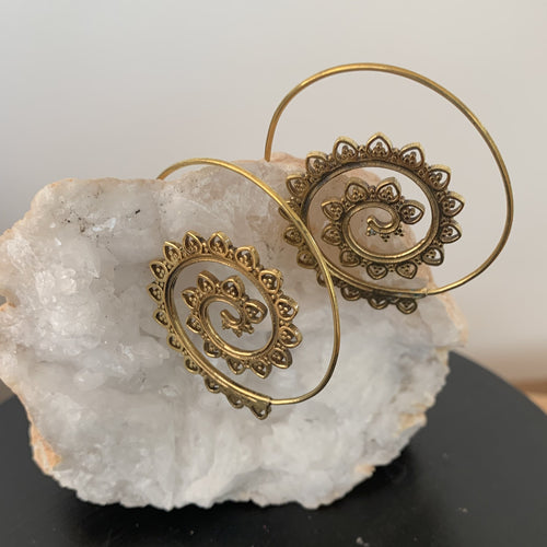 Créoles spirales, Boucles d’oreilles créoles bohèmes Mandala ou fleur
