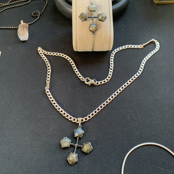 Labradorite collier croix du Languedoc, collier tendance
