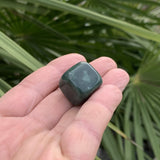 Jade Néphrite qualité extra, une pierre roulée rare 