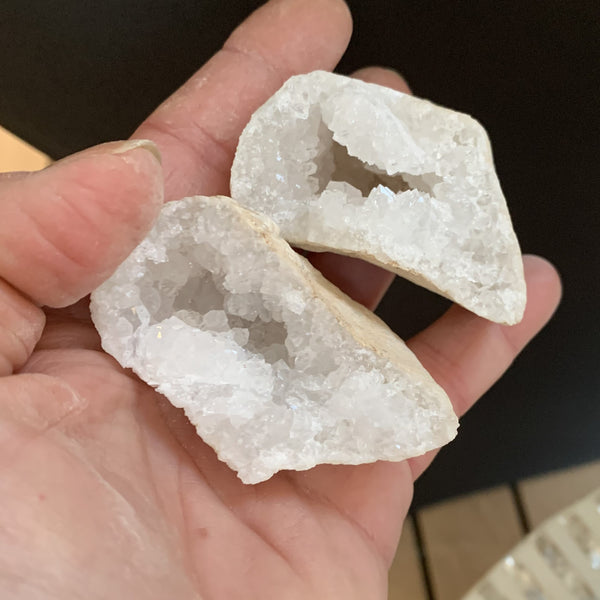 Géode de cristal de quartz Moyenne vendue entière