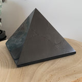 Grande pyramide Shungite noire, Authentique Shungite polie de Carélie