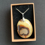 Pendant in septaria and yellow calcite