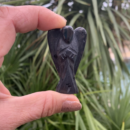 Ange en shungite, symbole de protection, l'ange gardien