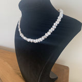 Ras de cou perles, un choker de perles élégant tendance