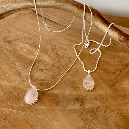 Pendentif en quartz rose naturel, "la pierre de l'amour", un bijou indémodable