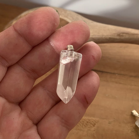 Pendentif en quartz rose naturel, "la pierre de l'amour", un bijou indémodable