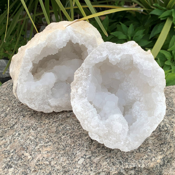 Grande géode de cristal de roche, quartz, géode entière 2kg475g